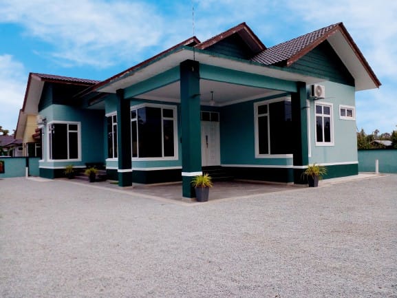 HOMESTAY FAMILY