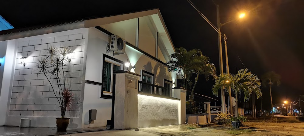 Pantai Remis Homestay 118/118A