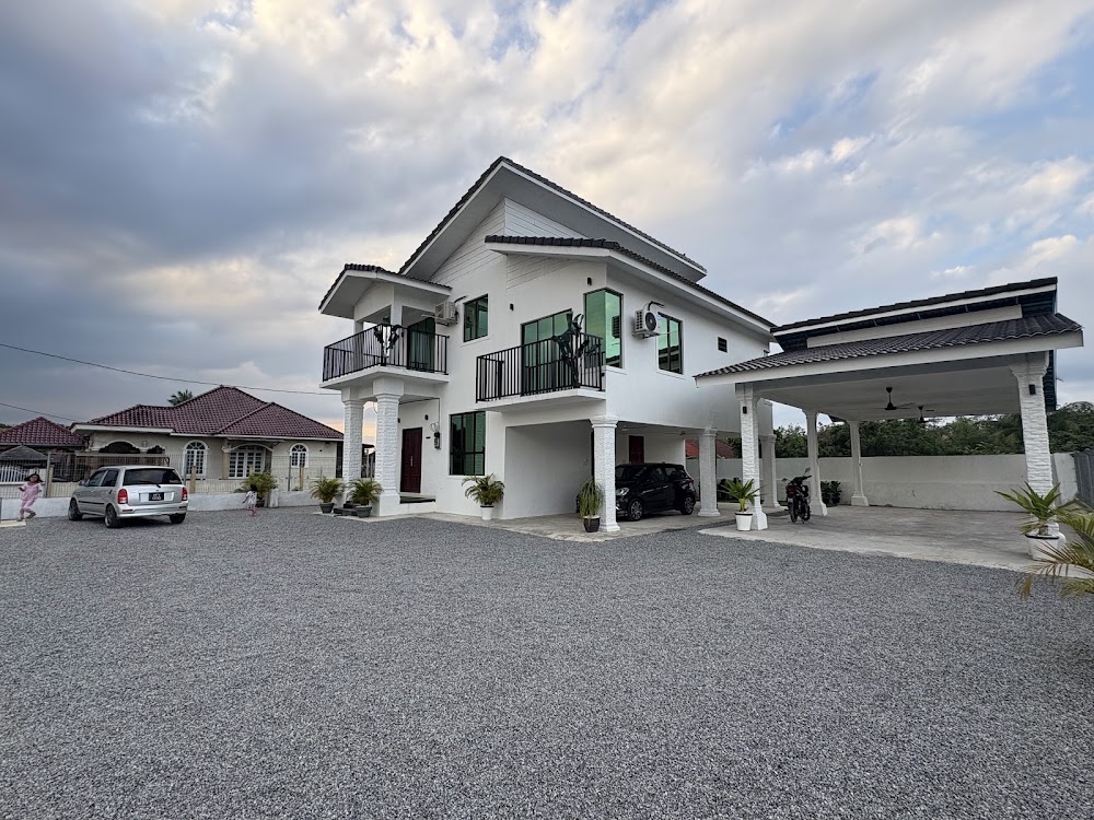 Rumah Putih Homestay Tanah Merah Kelantan