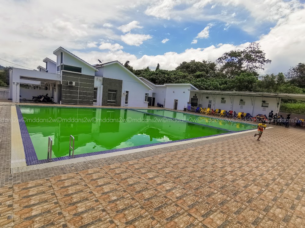 D' Azreen Homestay & Pool Cafe