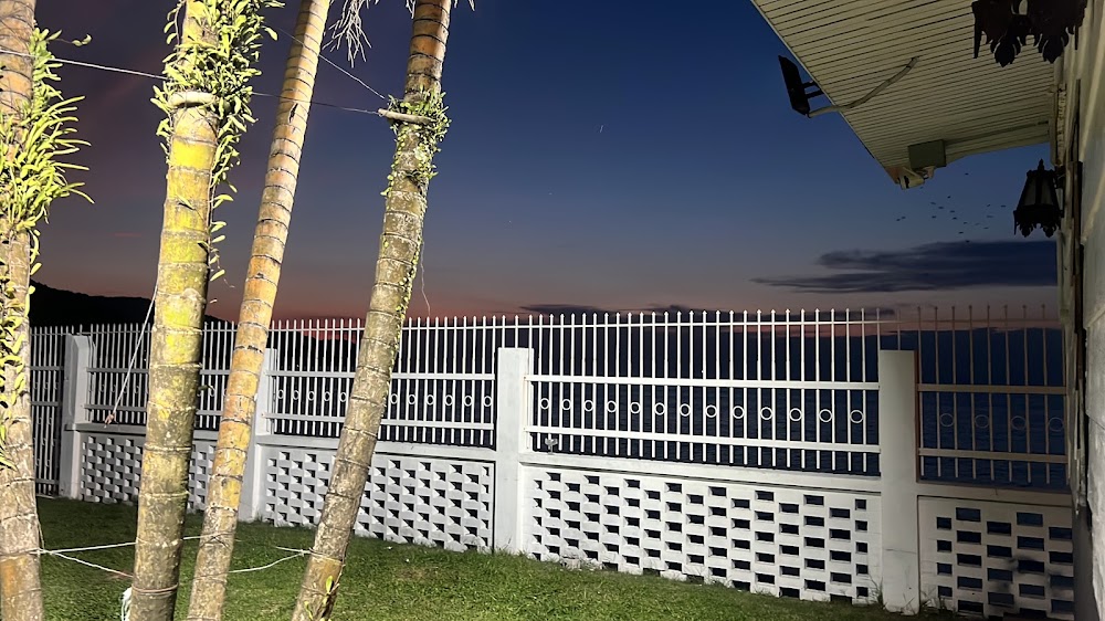 Beach-Front Mini-Chalet - Private Beach Access, KTV, Seaview Pool, BBQ and Beyond!