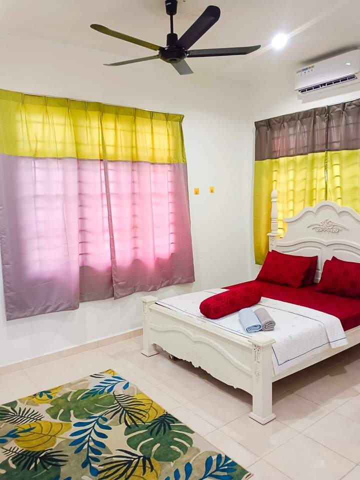Homestay kak ayu wakaf che yeh