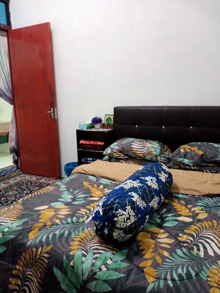 IEYRA HOMESTAY GERIK