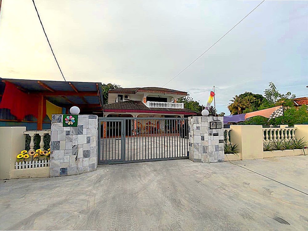 Indah Villa Pool Homestay Batu Gajah