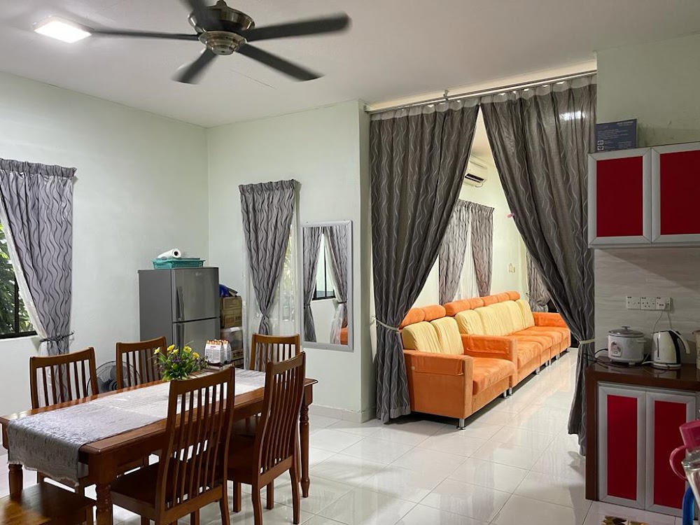 Homestay Omak Den