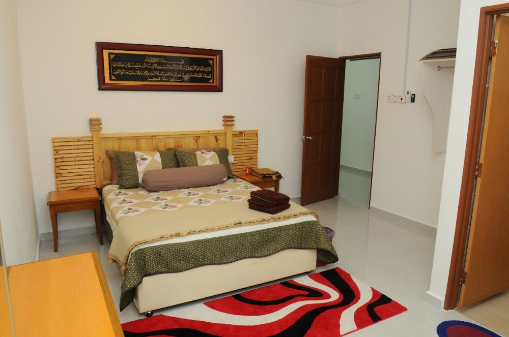 AZ's HOMESTAY TANAH MERAH