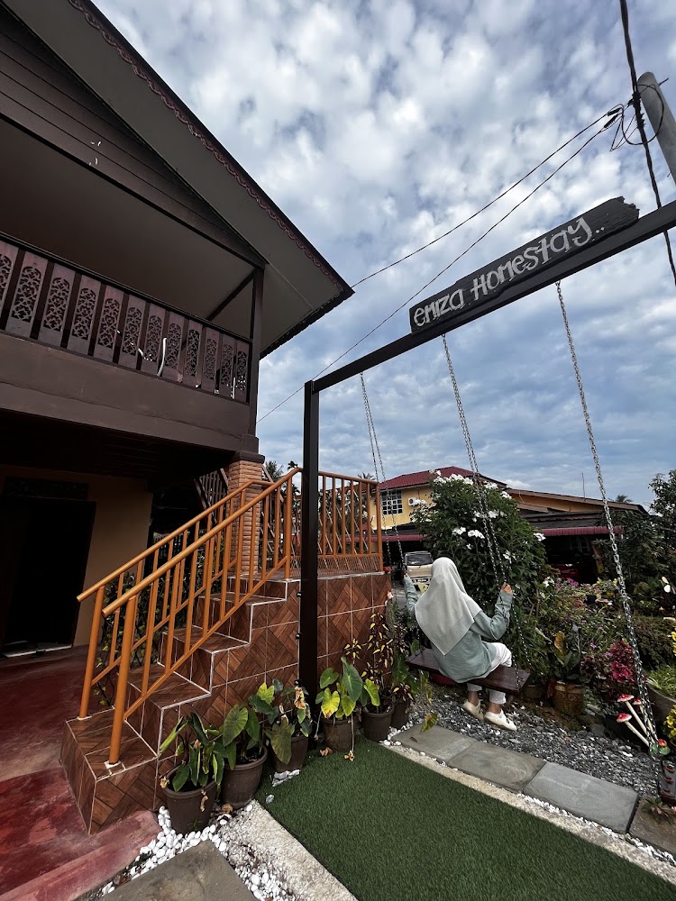 EMIZA HOMESTAY BINTONG