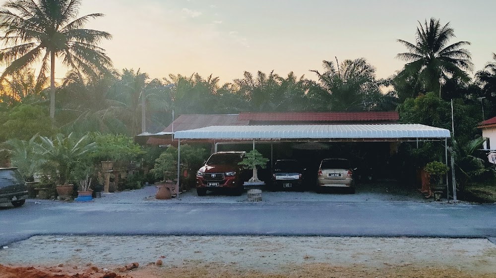 RUMAH MAMA DAN ABAH TOAQ, KAMPUNG INDAH.