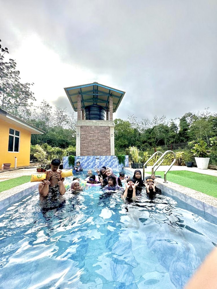 Homestay Kasih Bonda D'Enggong Homestay Swimming Pool