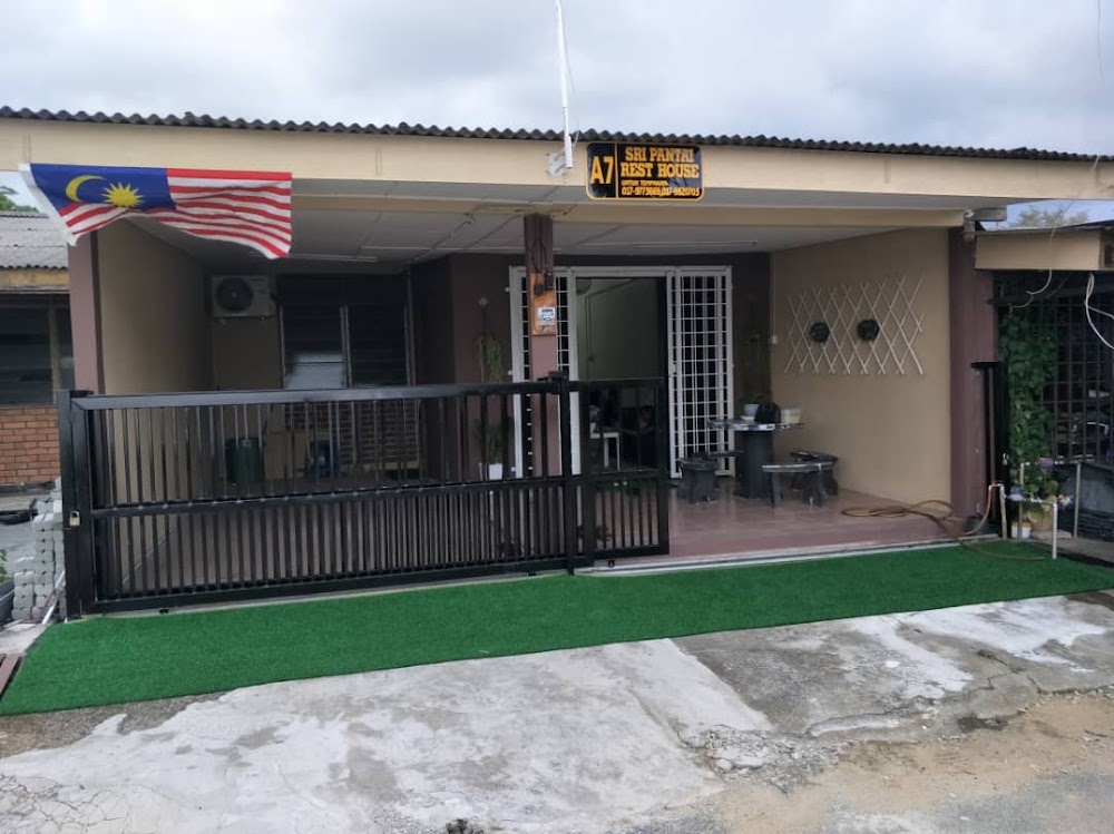 Sri Pantai Rest House (Homestay)