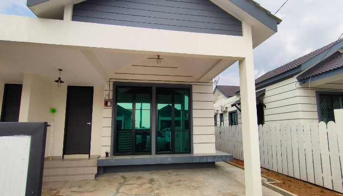 Flora Homestay